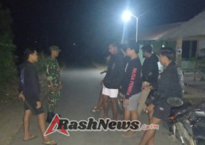 Babinsa Dorokobo Lakukan Ronda Malam untuk Tegakkan Kedisiplinan dan Jauhkan Remaja dari Miras dan Narkoba