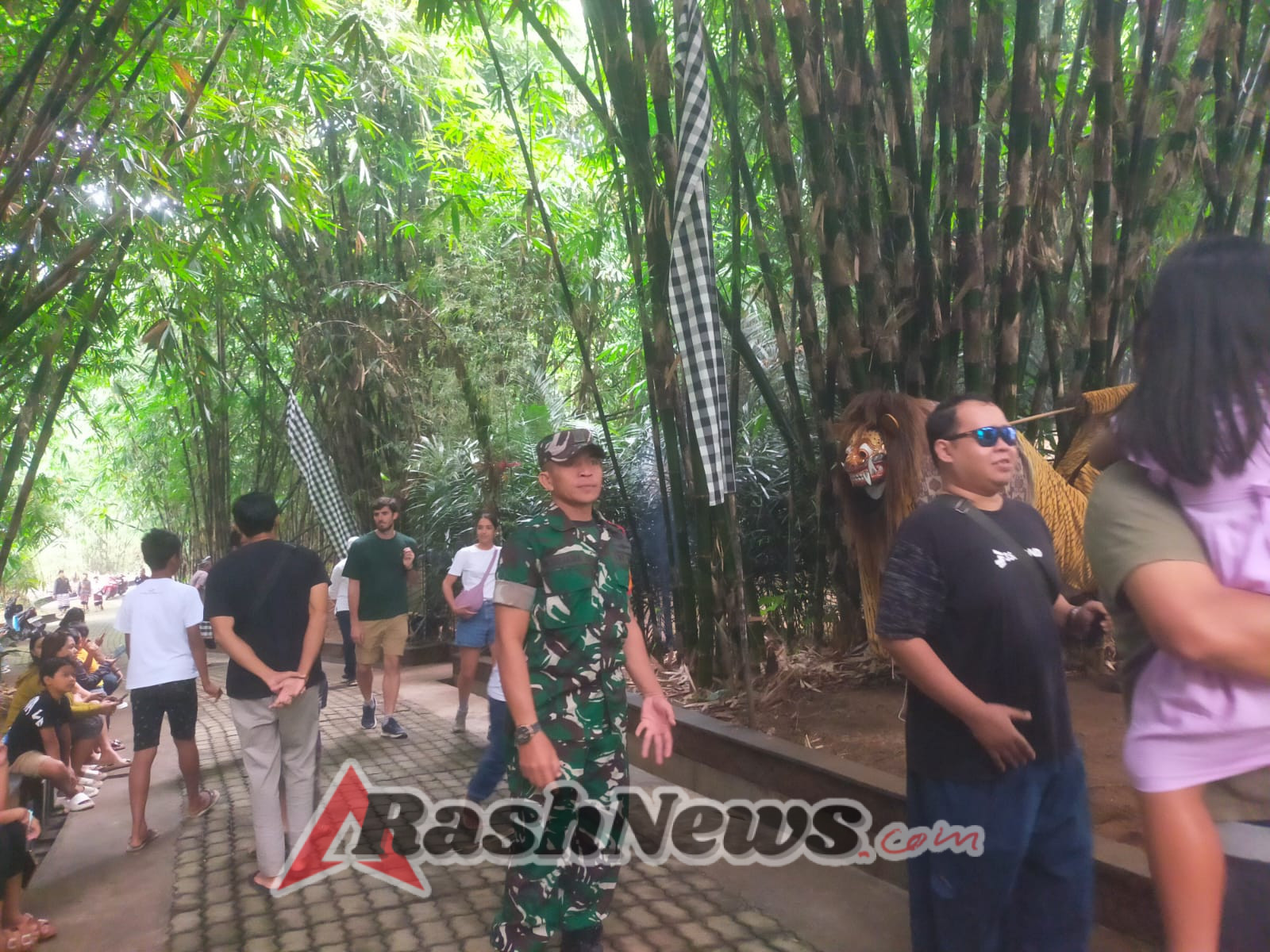 Dukung Kelestarian Seni Budaya Tradisional Bali, Babinsa Kubu Amankan Lomba Pementasan Barong Macan
