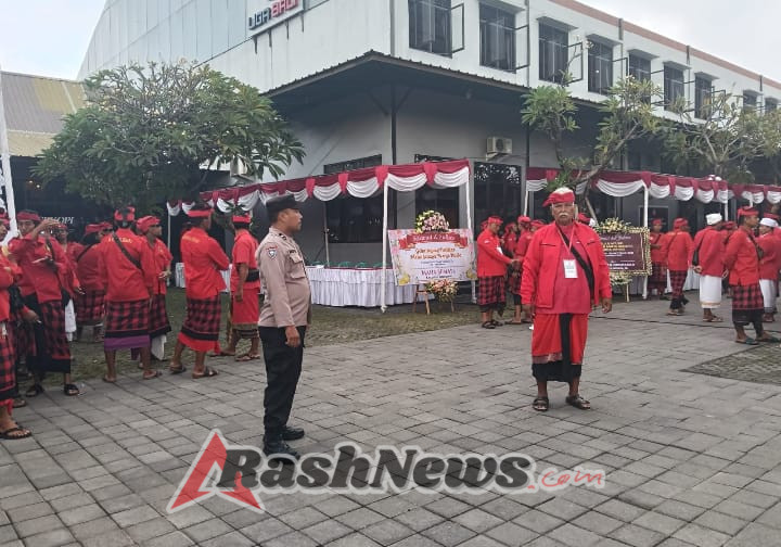 Polsek Dentim Amankan Rapat Kerja dan Gelar Agung Pasikian Semaya Warga Pande Bali di Liga Bali