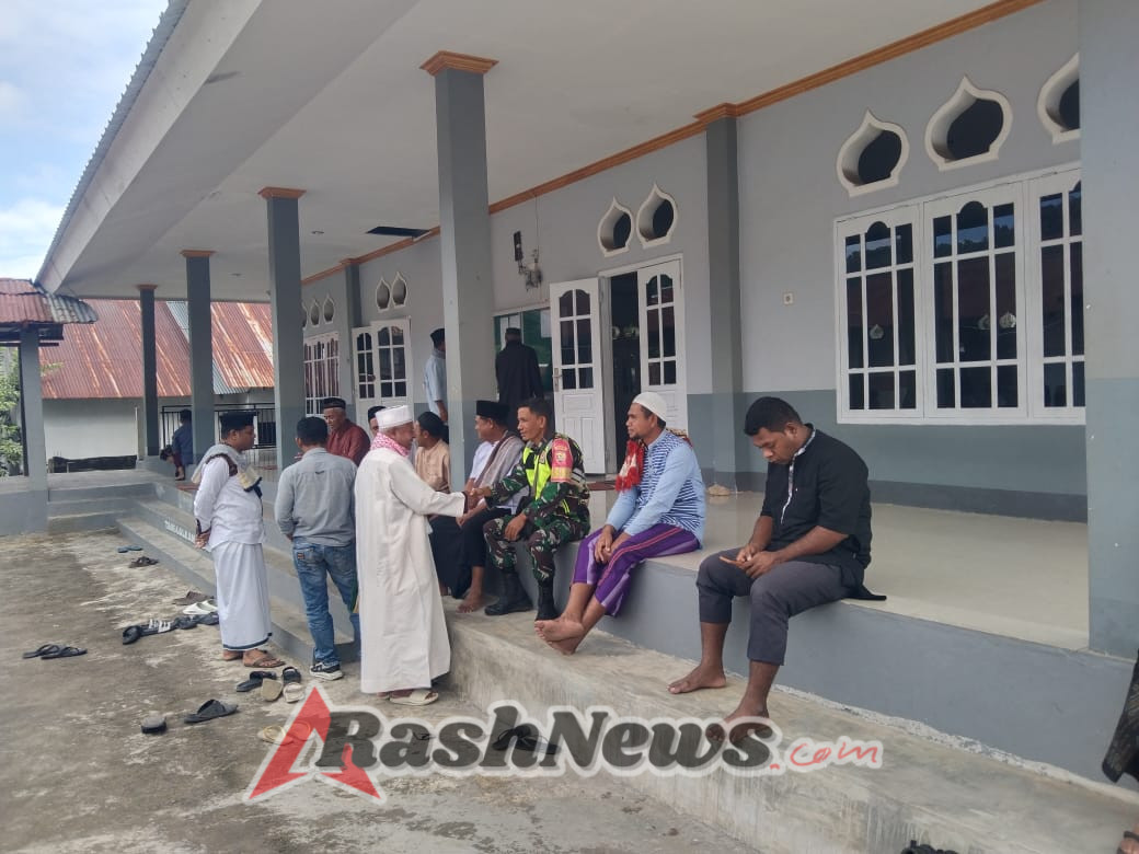 Sinergi TNI dengan Masyarakat, Babinsa Koramil Wolowaru Komsos di Bokasape