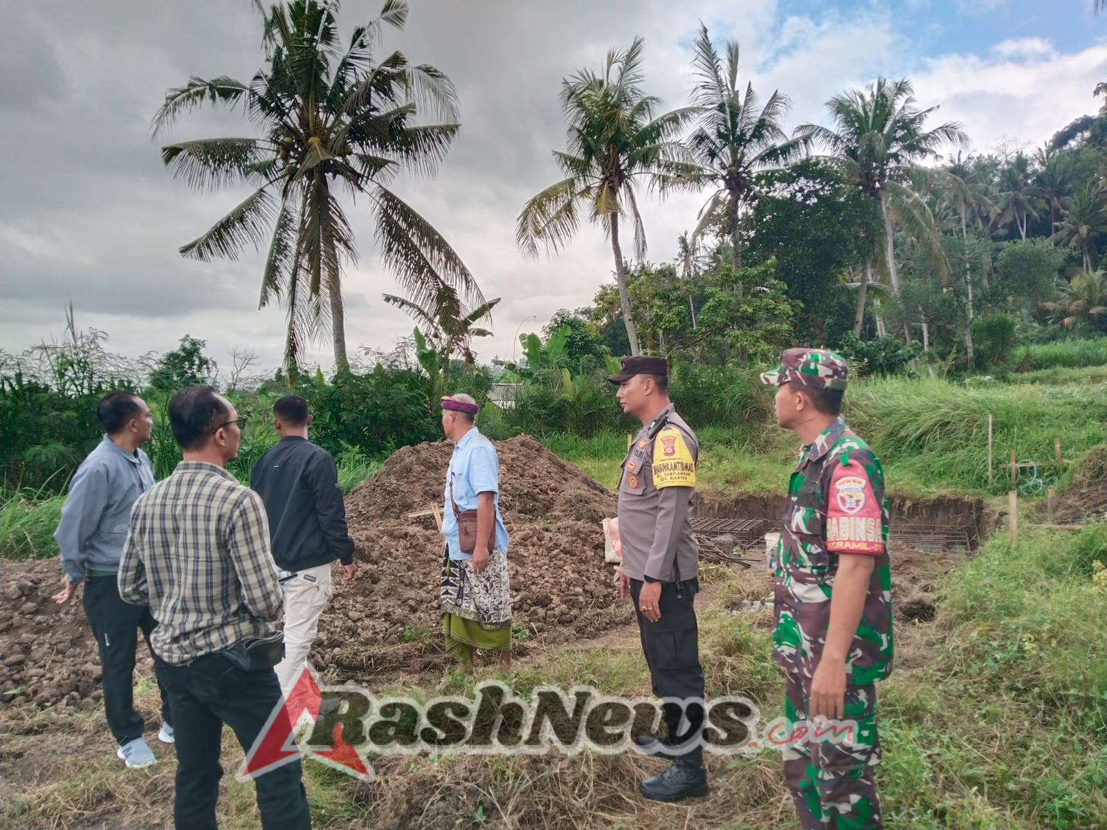 Perkuat Sinergitas, Babinsa Samplangan Dukung Penyelesaian Damai Masalah Pendirian Tower