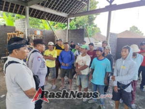 Bhabinkamtibmas Melaksanakan Kegiatan Yustisi Pengecekan Penduduk Pendatang.