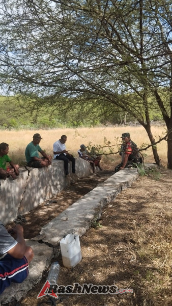 TNI Hadir di Tengah Masyarakat, Babinsa Koramil 1627-02 Pantai Baru Bantu Selesaikan Sengketa Adat