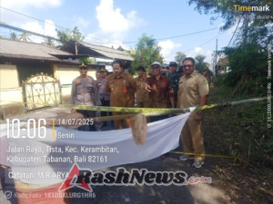 Bhabinkamtibmas Desa Tista Atensi Kunjungan Wakil Bupati Tabanan di Lokasi Jalan Jebol.