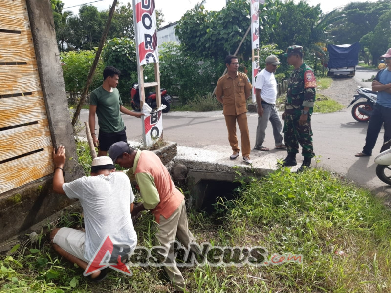 Babinsa Koramil Kempo Berperan Aktif dalam Meningkatkan Semangat Kebersamaan dengan Aksi Nyata