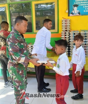 Babinsa Koramil 05/Waingapu Kawal Pendistribusian Program MBG