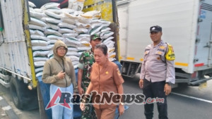 Babinsa Hadir di Tengah Warga, Awasi Ketat Bantuan Pangan Pemerintah di Belega