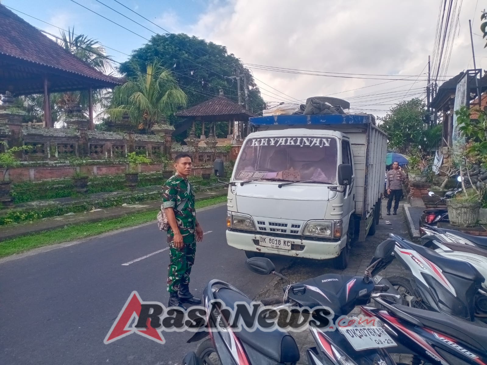 Babinsa Aktif di Garis Depan: Pastikan Penyaluran Bantuan Beras Berjalan Tertib dan Aman di Desa Siangan