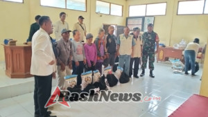 Serma I Komang Juni Suantara, Babinsa Landih Pantau Penyerahan Bantuan Sosial Kepada 53 Lansia