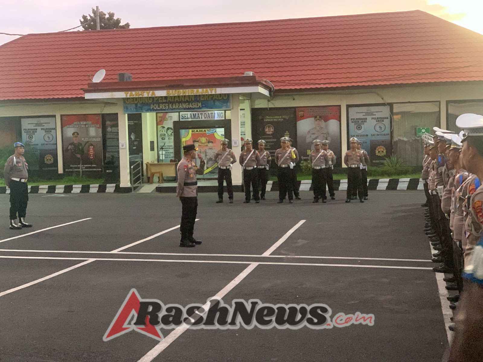 Wakapolres Karangasem Pimpin Apel Sat Lantas: Antisipasi Pengalihan Arus Akibat Jalan Jebol di Tabanan