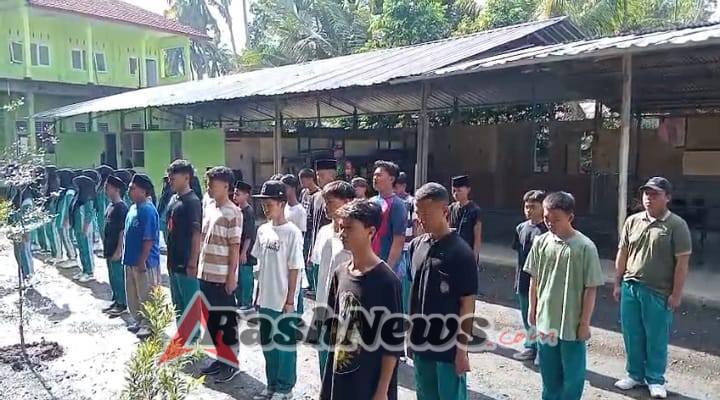 MPLS Siswa Baru: Babinsa Perkenalkan Nilai Disiplin dan Pendidikan Karakter