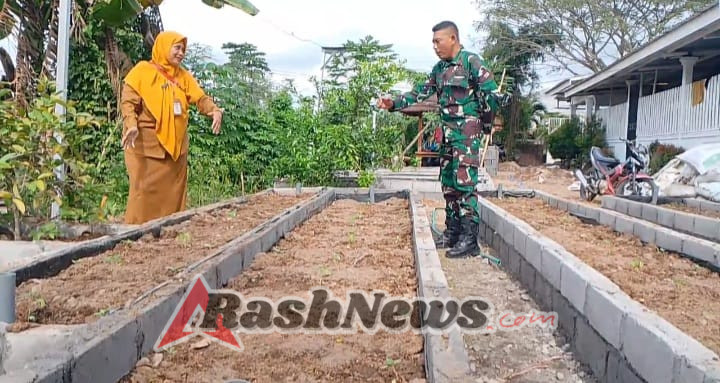 Danramil Janapria Ajak Warga Berinovasi dengan Teknik Bedengan Terbalik untuk Bercocok Tanam