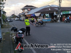 Cegah terjadinya kemacetan dan laka lantas, Personil Polsek Penebel melaksanakan Strong Point pagi