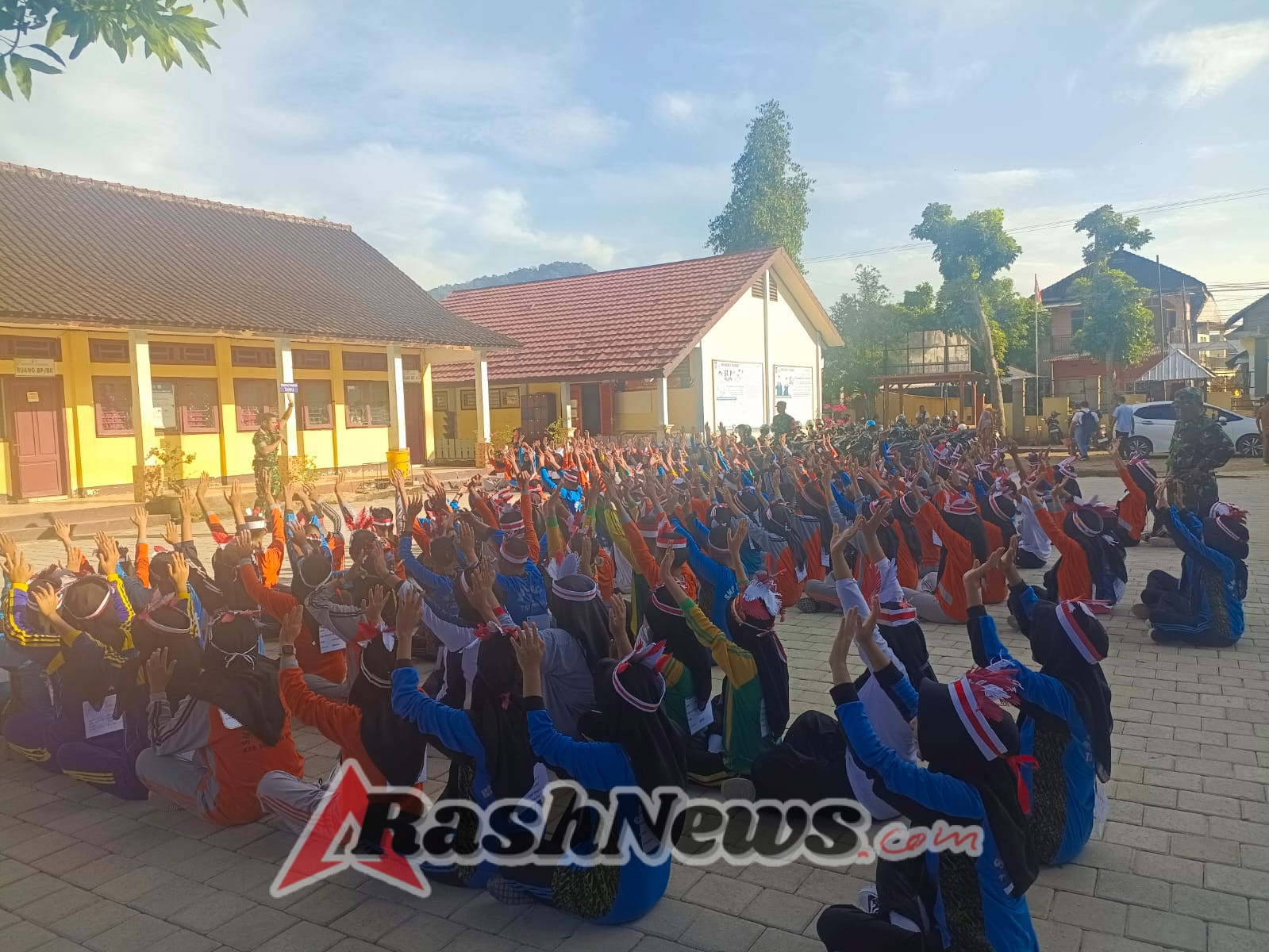 Sinergi TNI dan Sekolah: Koramil Taliwang Bekali Siswa Baru dengan PBB dan Wawasan Disiplin