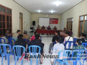 Selalu Hadir di Tengah Masyarakat, Bhabinkamtibmas Desa Pajahan Hadiri Rapat Persiapan HUT Desa