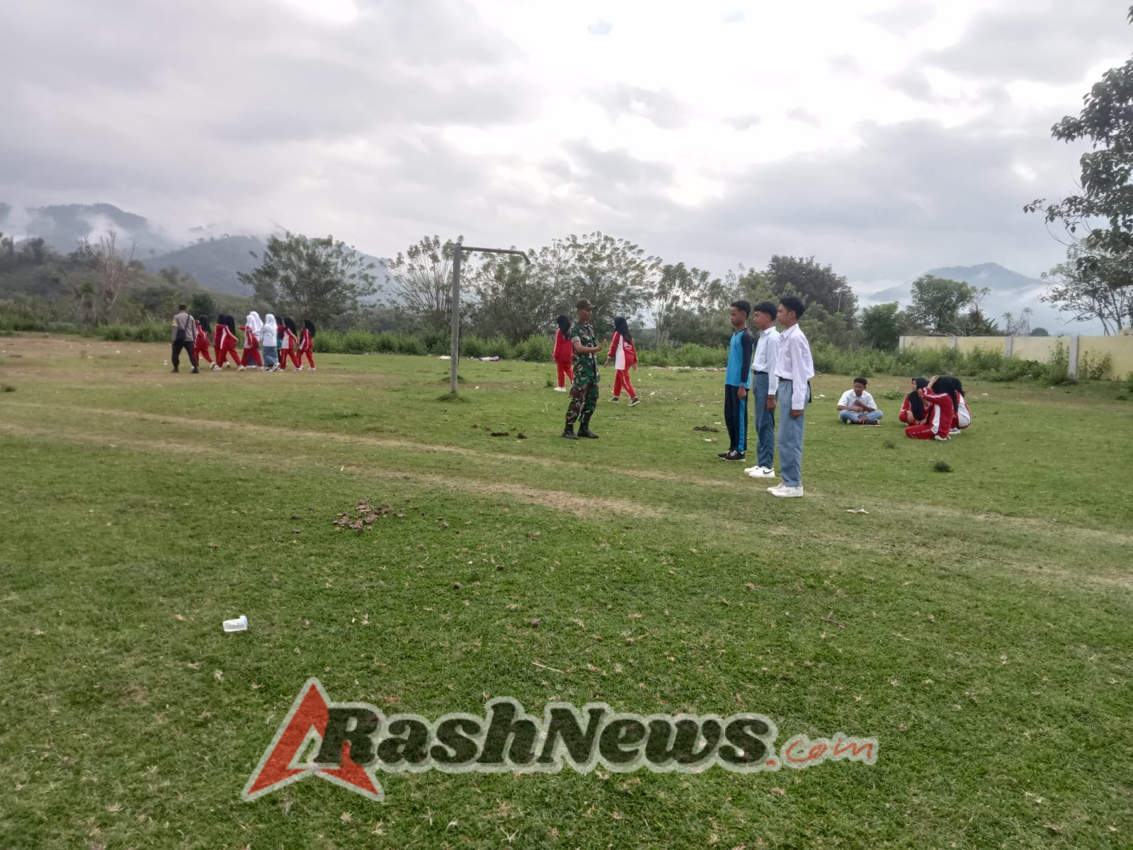 Pembinaan Paskibraka dan Wawasan Kebangsaan di SMAN 1 Orong Telu oleh Koramil 03/Ropang