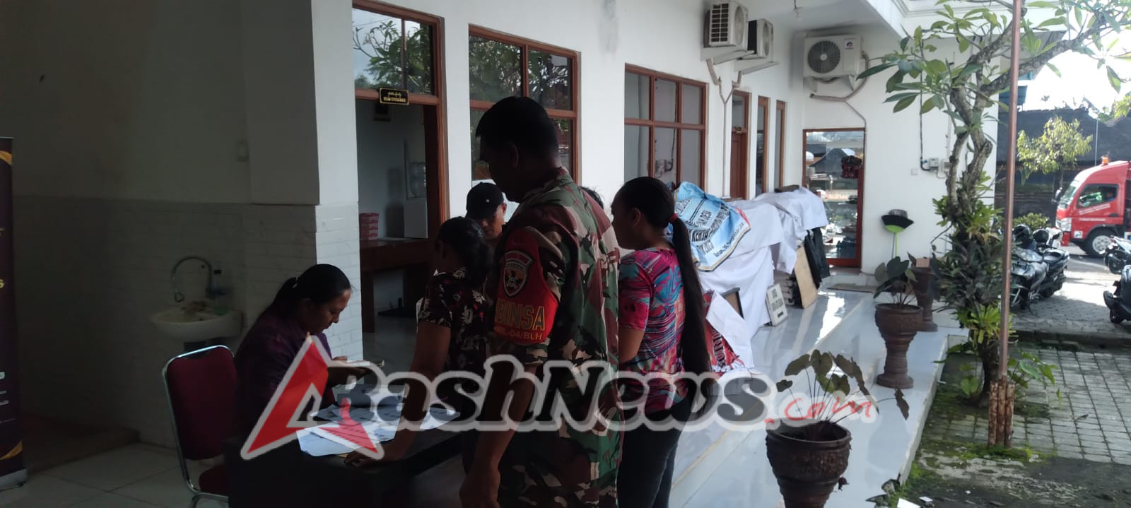 Sinergi Babinsa dan Instansi Terkait Sukseskan Penyaluran Bantuan Beras di Blahbatuh