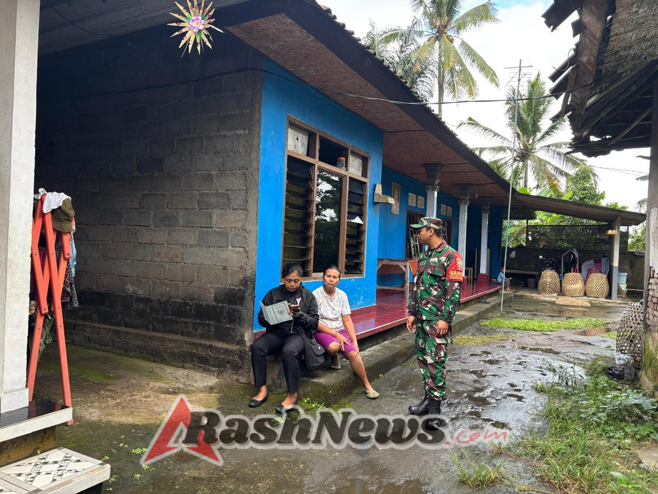Bersama Dinsos Dan Staf Desa, Babinsa Timuhun Cek Kondisi Warga Kurang Mampu Usulan Bansos