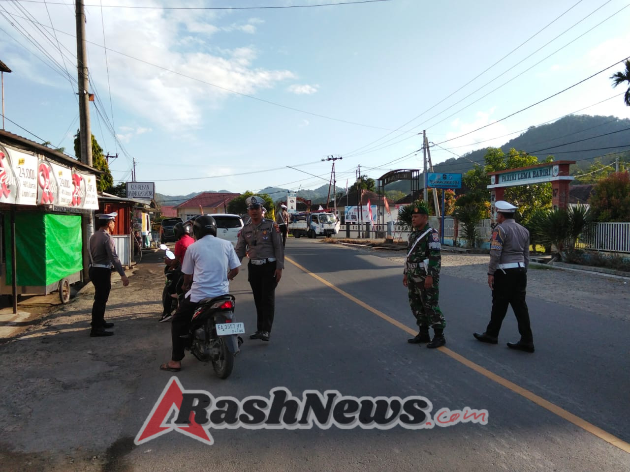 Gabungan TNI-Polri Tertibkan Pengendara dalam Operasi Patuh Rinjani 2025