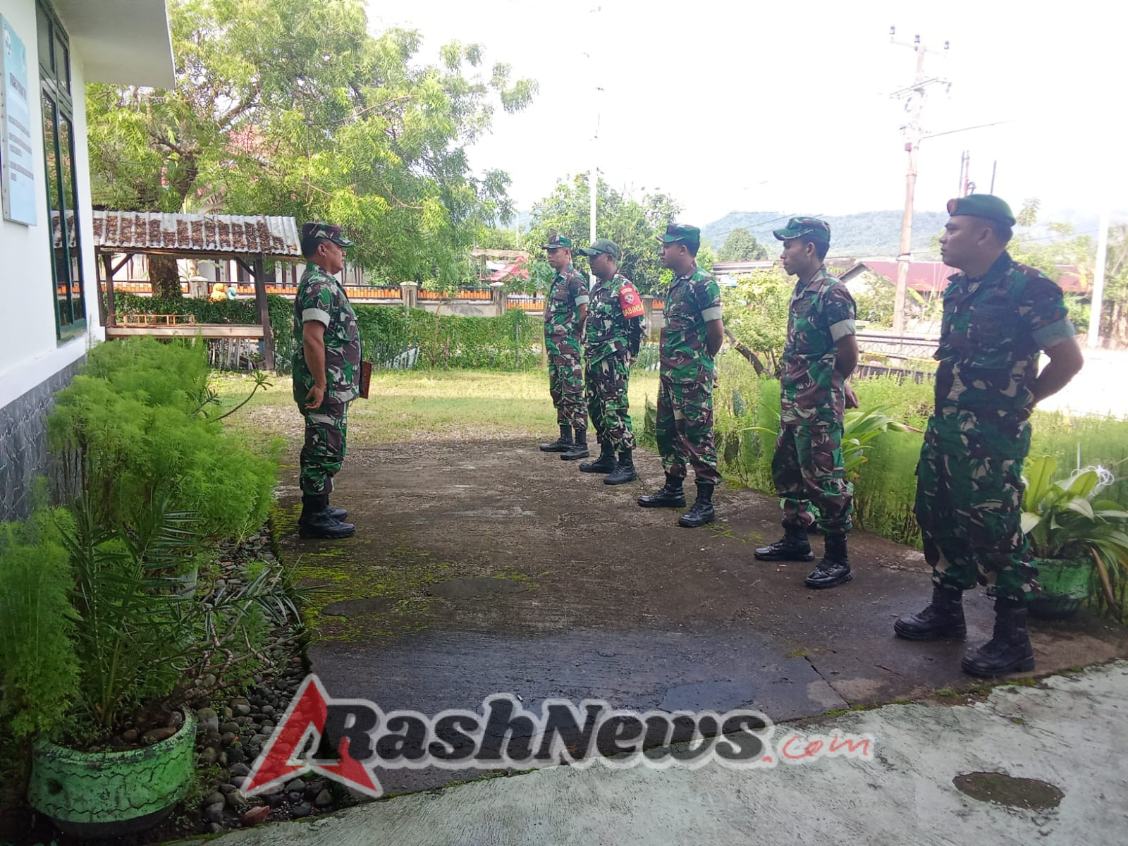 Koramil 1628-05/Jereweh Gelar Apel Pagi, Disiplin dan Sinergi Ditekankan dalam Arahan Serka Hapif