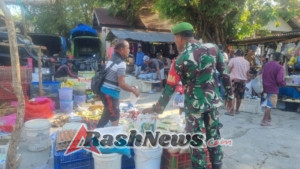 Babinsa Koramil 1627-01/Ba’a Himbau Warga Tak Bakar Sampah Sembarangan saat Cuaca Berangin