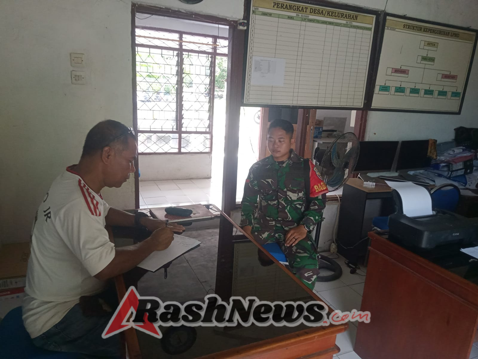 Babinsa Maurole dan Kepala Desa Maurole Bersama Jaga Keamanan dan Ketertiban Wilayah