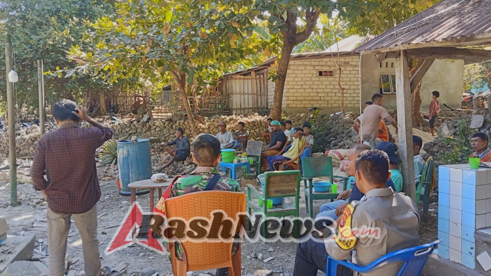 Ciptakan Kamtibmas Babinsa dan Bhabinkamtibmas Komsos Denga warga