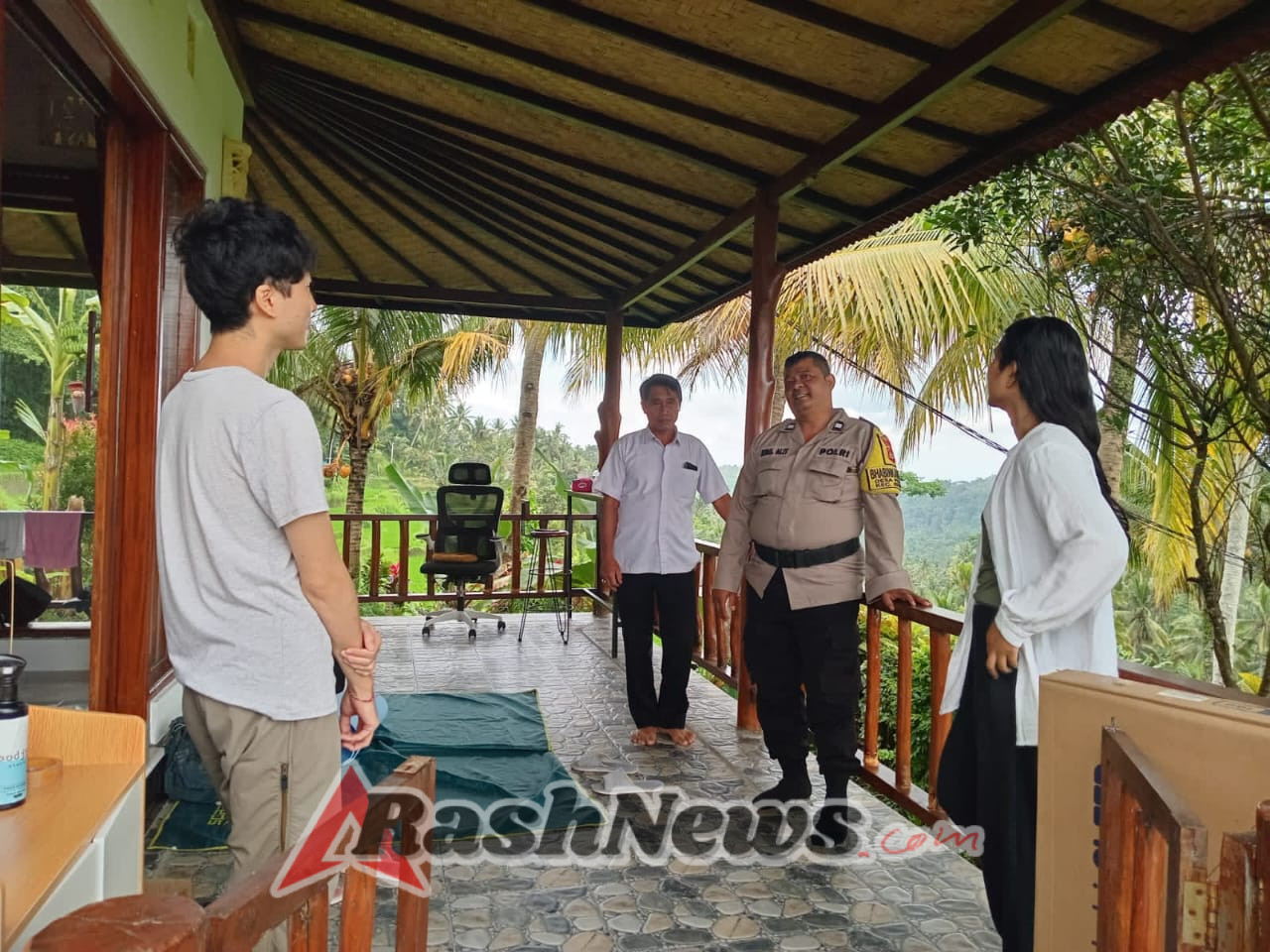 Bhabinkamtibmas Sambangi Warga Sampaikan Himbauan Kamtibmas