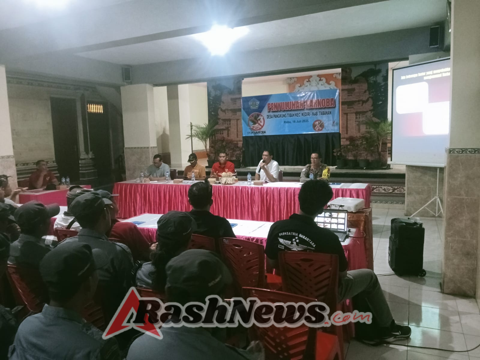 Bhabinkamtibmas Desa Pangkung Tibah Atensi Kegiatan Penyuluhan Narkoba dan Tertib Berlalulintas