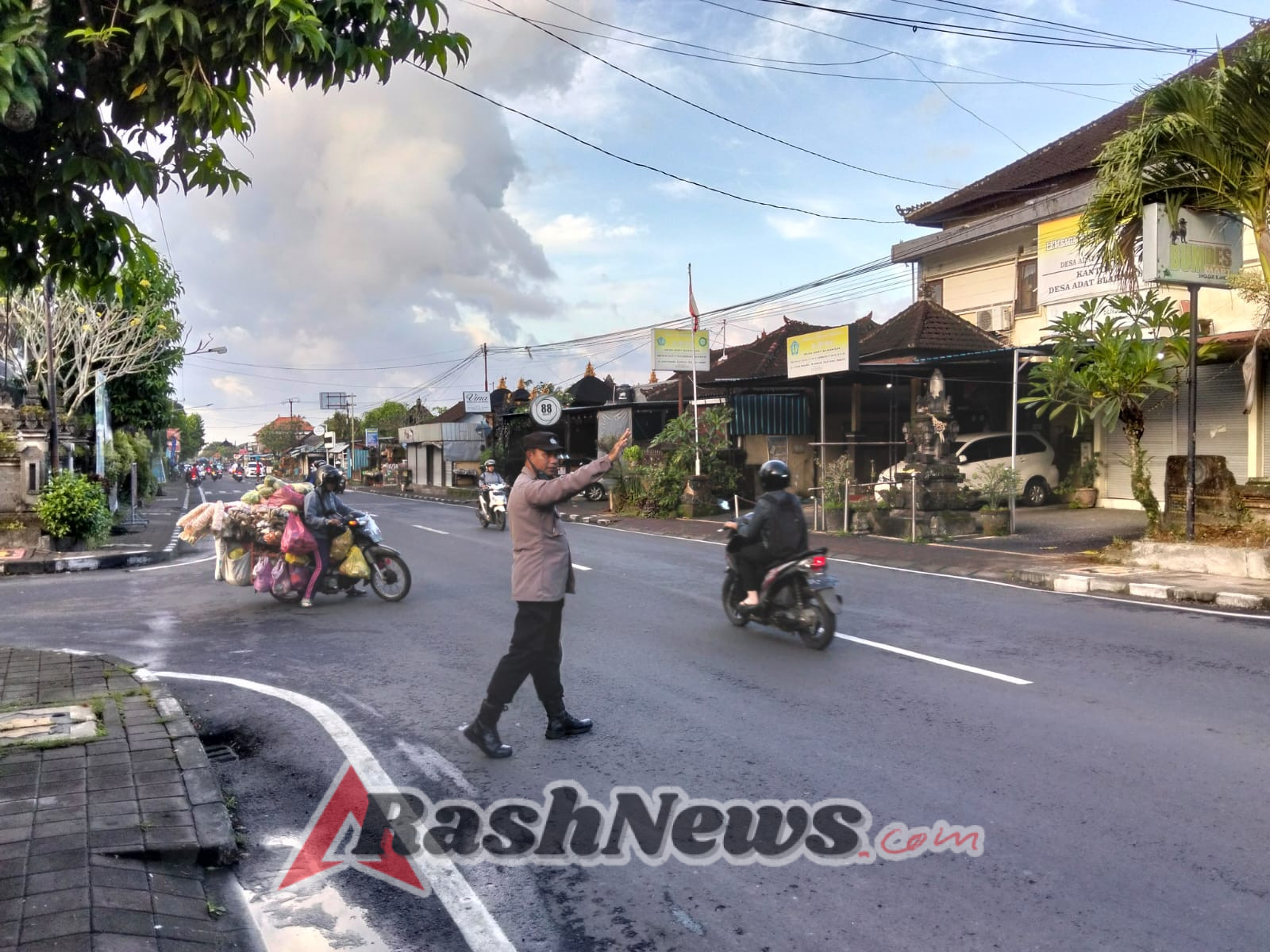 Ciptakan Kamseltibcarlantas, Polsek Abiansemal Laksanakan Gatur Pagi Secara Rutin
