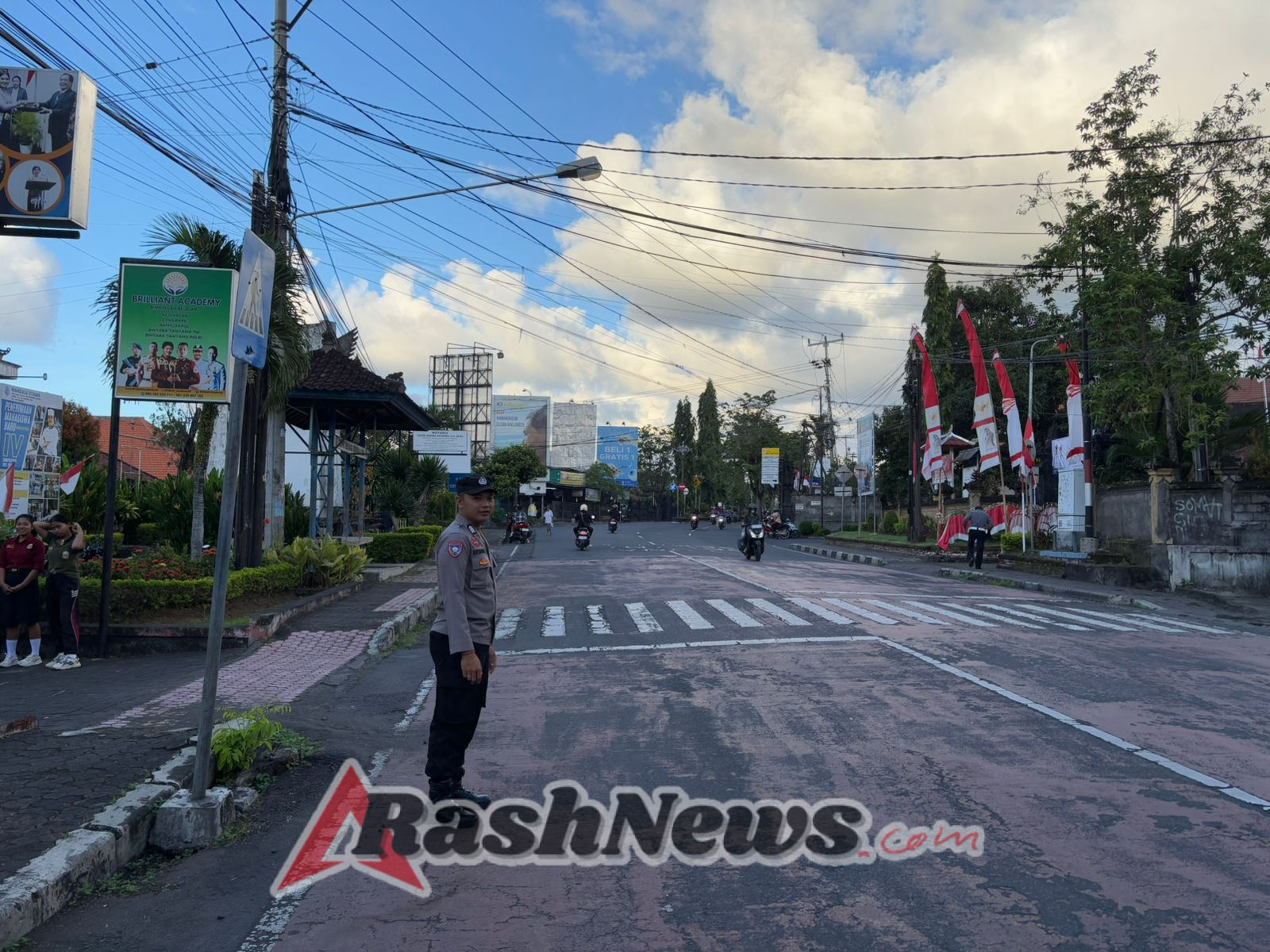 Sebagai Bentuk Kepedulian Polri Terhadap Masyarakat Personil Sat Binmas Laksanakan Strong Point Pag