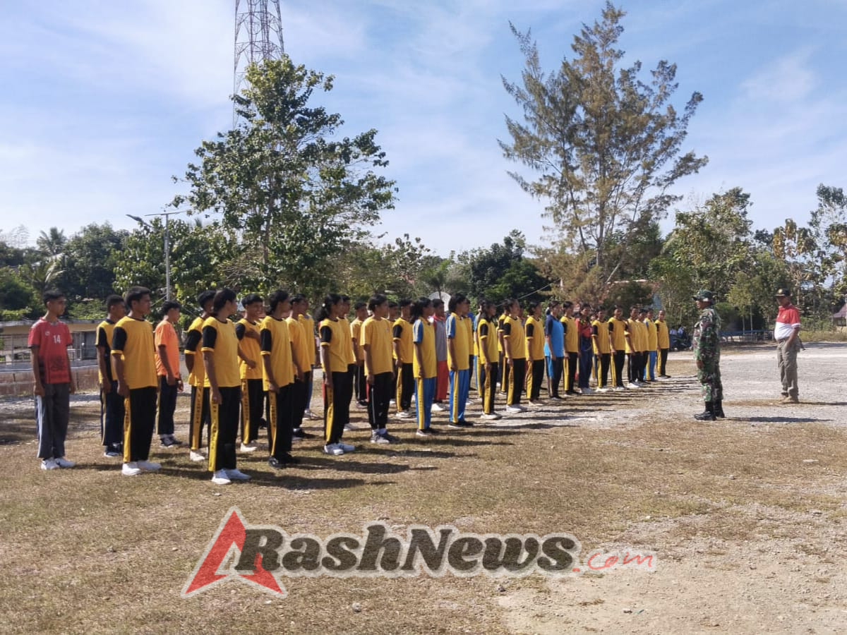 Bentuk Paskibra Yang Disiplin, Babinsa Beri Pembekalan di Kecamatan Lamboya