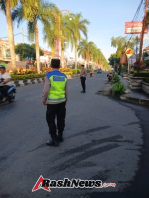 Personel Polres Gianyar Tersebar di Titik Rawan Macet Sejak Pagi Hari
