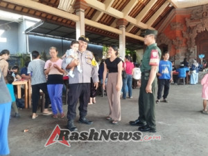 Babinsa dan Bhabinkamtibmas Sinergi Kawal Posyandu Balita dan Lansia di Desa Keramas