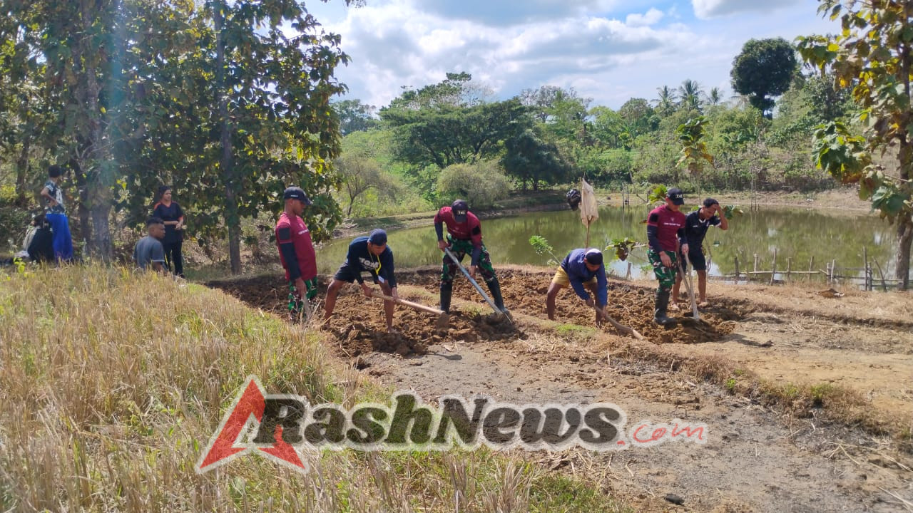 Pos Asulait Satgas Yonif 741/GN Bekerja Sama Dengan Mahasiswa KKN, Mulai Buka Lahan Kosong Siapkan Untuk Bertanam