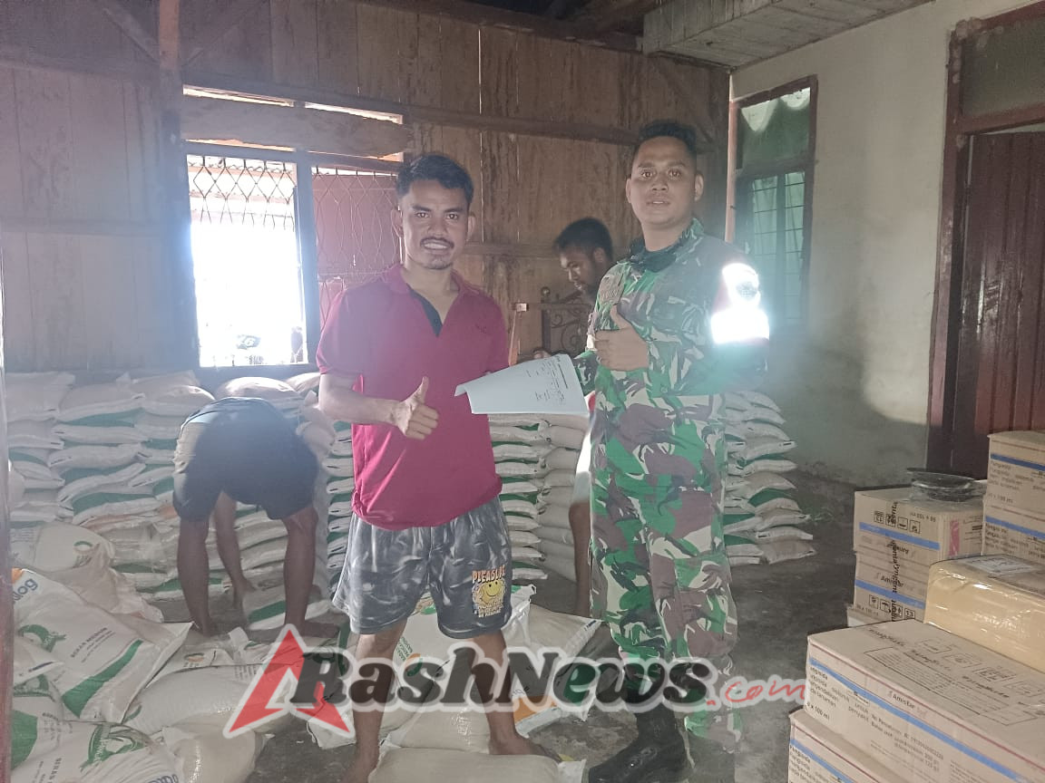 Babinsa Hadiri Penyaluran Bantuan Hanpangan di Desa Pondo, Lembor