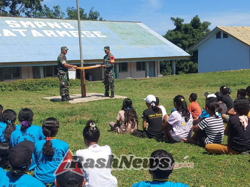 Tingkatkan Wawasan Kebangsaan, Anggota Koramil 1612-07/Satar Mese Isi Materi MPLS di SMPN 8 Satar Mese