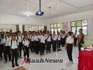 Babinsa Koramil 1618-06/Bian Berikan Sosialisasi Wawasan Kebangsaan Kepada Siswa Baru SMAN Pantura Mena