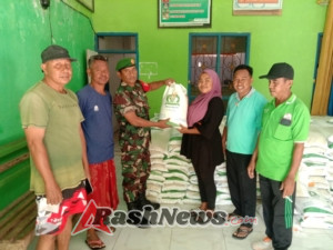 Koramil 1614-03 Hu’u Hadirkan Rasa Aman dalam Pembagian Bansos