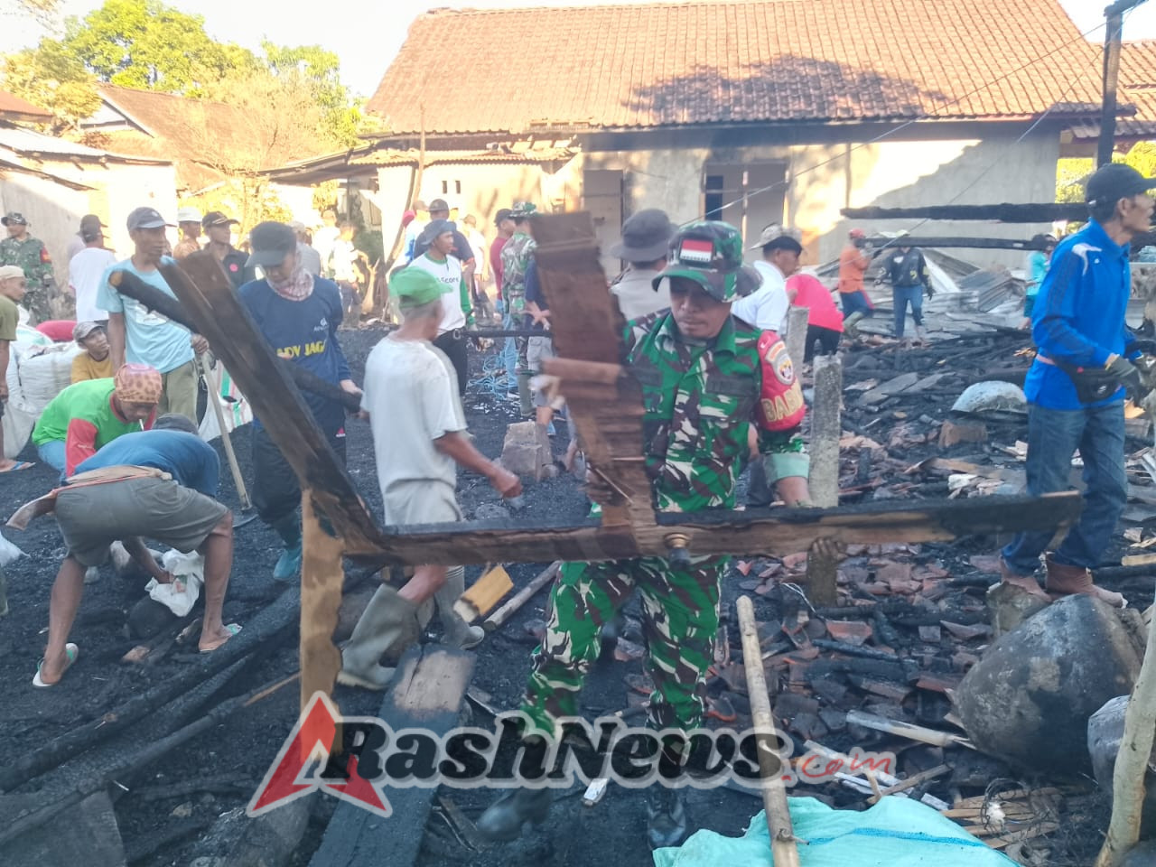 Koramil Alas Bersama Muspika dan Warga Marente Gelar Aksi Sosial Pasca Musibah