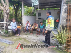 Bhabinkamtibmas Desa Tista Amankan Pengecoran Jalan Jebol.