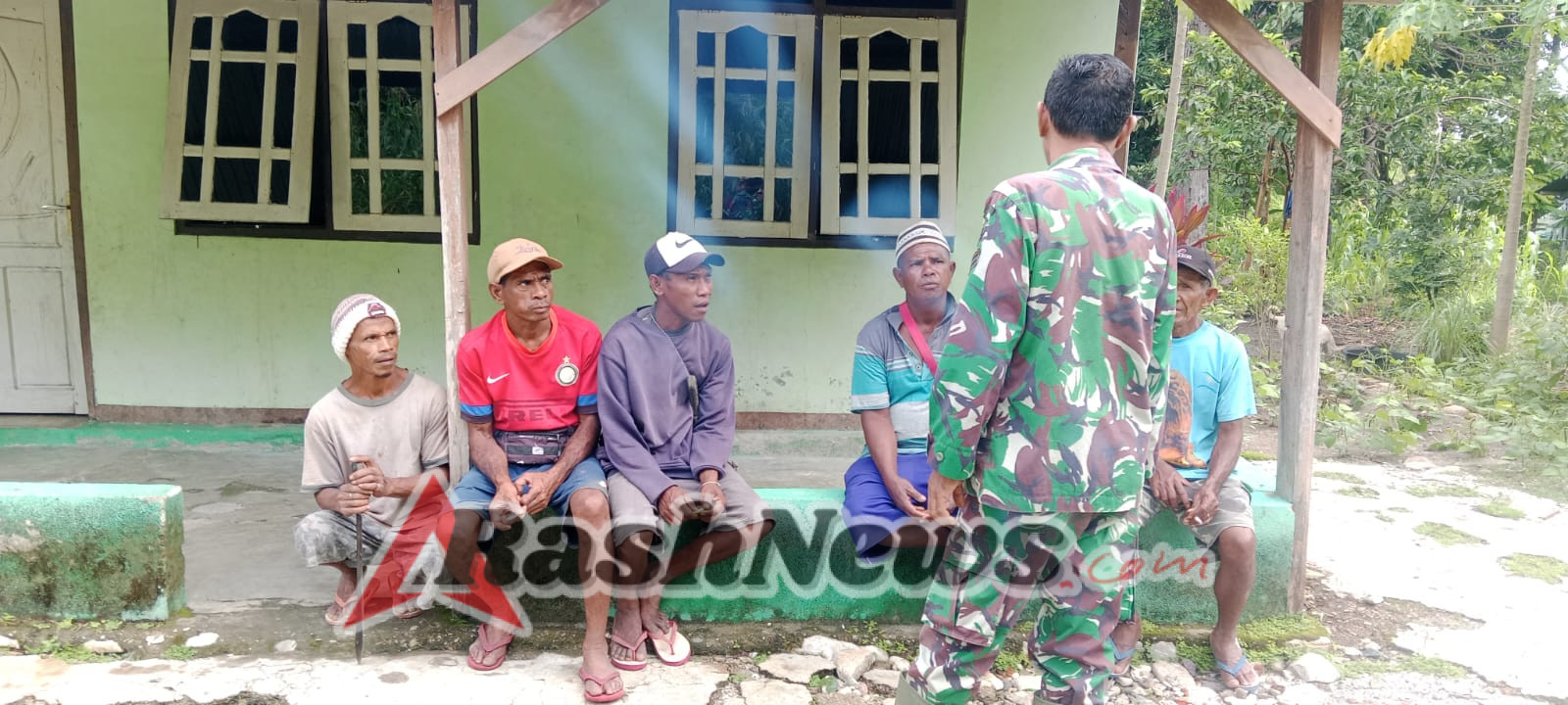 Lindungi Ekosistem, Babinsa Koramil 1618-01/Miotim Gencarkan Edukasi Bahaya Penebangan Liar