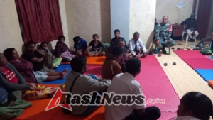 Pengungsian Bencana Longsor: Babinsa dan Petugas BPBD Cari Solusi untuk Warga Pengungsian