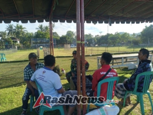 Koramil 1628-03/Seteluk Kawal Jalannya Lomba Barapan Ayam di Desa Desaloka