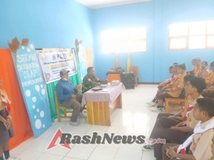 Babinsa Wulanggitang Berikan Materi Wasbang dan Latihan PBB di SMA Swasta Ile Bura
