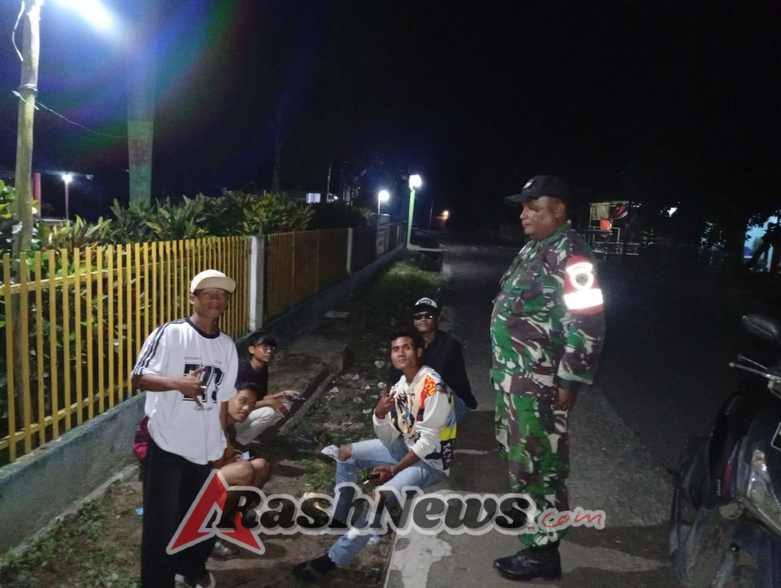 Patroli Malam Babinsa Dorong Kesadaran Warga Jaga Kamtibmas