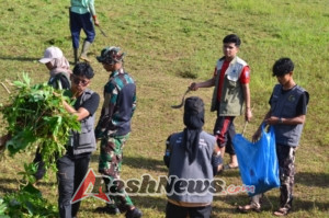 Jelang Pembukaan TMMD Ke-125 Personel Kodim 0309/Solok Bersihkan Lapangan Upacara.