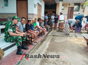 Babinsa Koramil 1616-01/Gianyar Hadir di Tengah Warga yang Berduka di Samplangan