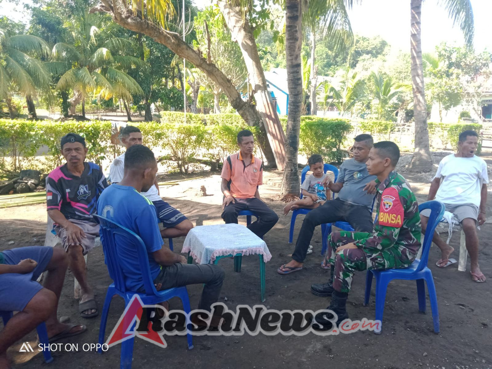 Babinsa Koramil Pantar Intensifkan Komsos, Ciptakan Hubungan Harmonis di Wilayah Binaan
