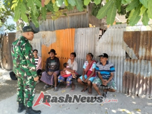 Babinsa Koramil 1618-03/Insut Kopda Junaidi Ajak Warga Jaga Keamanan Lingkungan